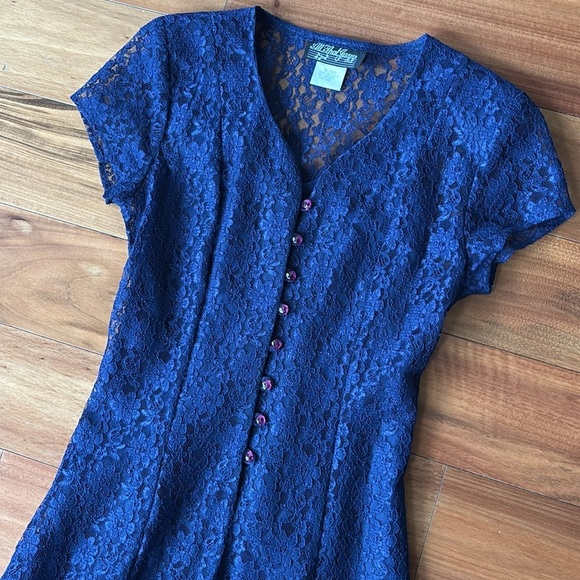 Vintage lace dress - Picture 2 of 12